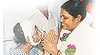 Amma_with_injured_man